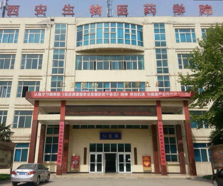 岨